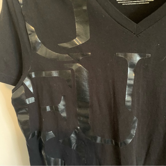 Guess black V neck cotton shirt pit to pit 19” black embossed guess letters - Picture 3 of 4